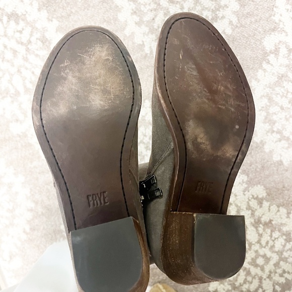 Frye Alton Chelsea Grey Suede Bootie Boot, Women’s size 7, stacked heel - Picture 8 of 10